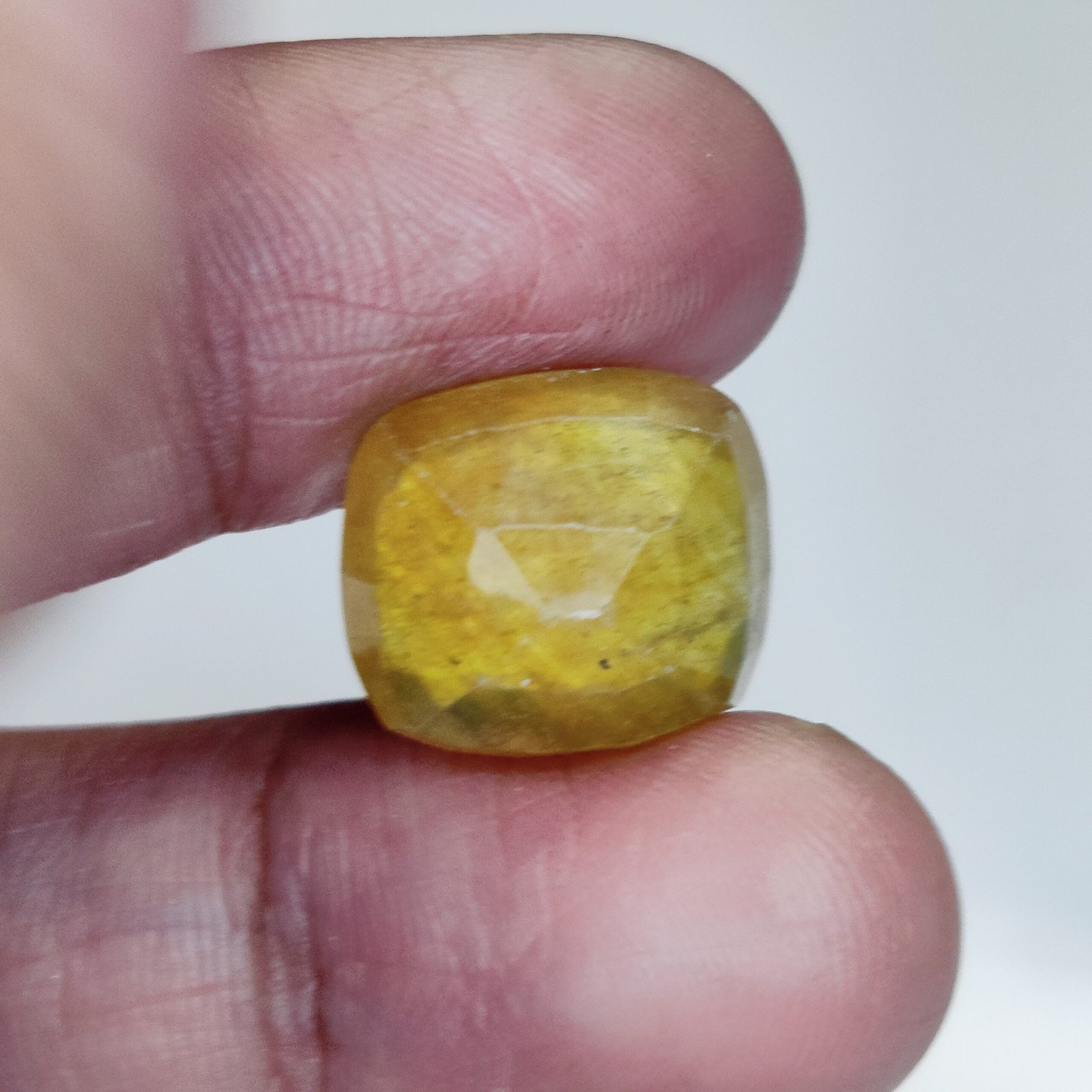 3-carat-yellow-sapphire-1